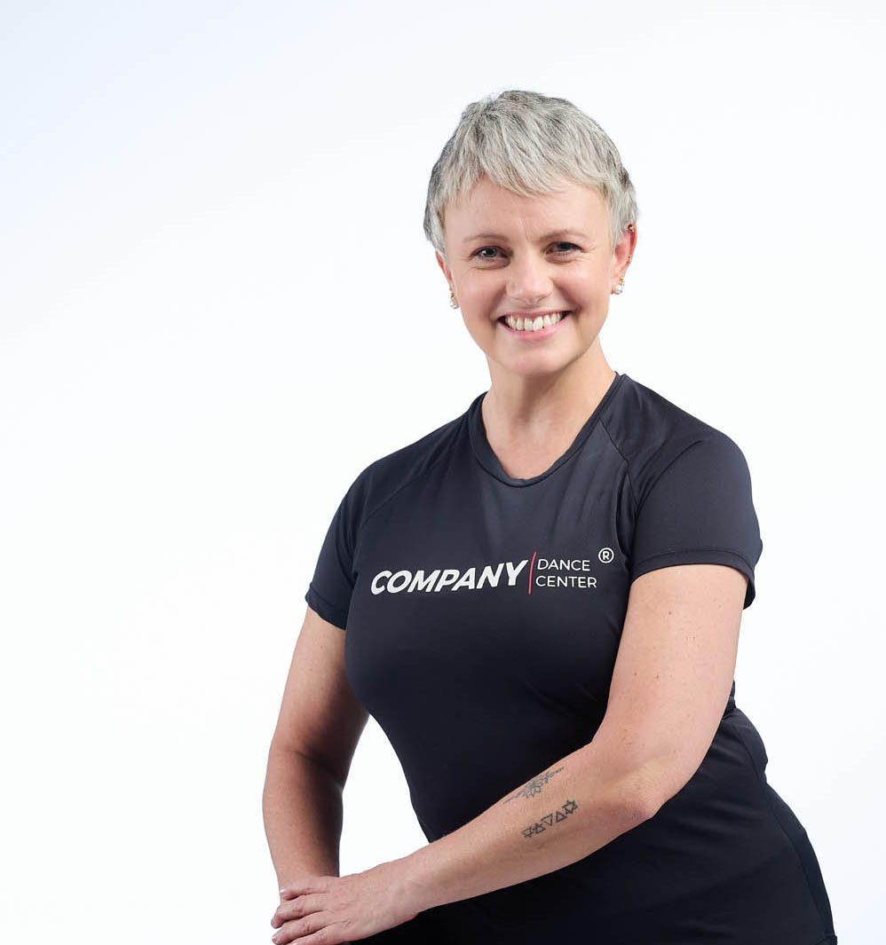 Professora de Pilates Clássico e Yoga e fisioterapeuta na Company Dance Center. É especializada em reeducação postural e reabilitação, com foco na performance dos alunos.